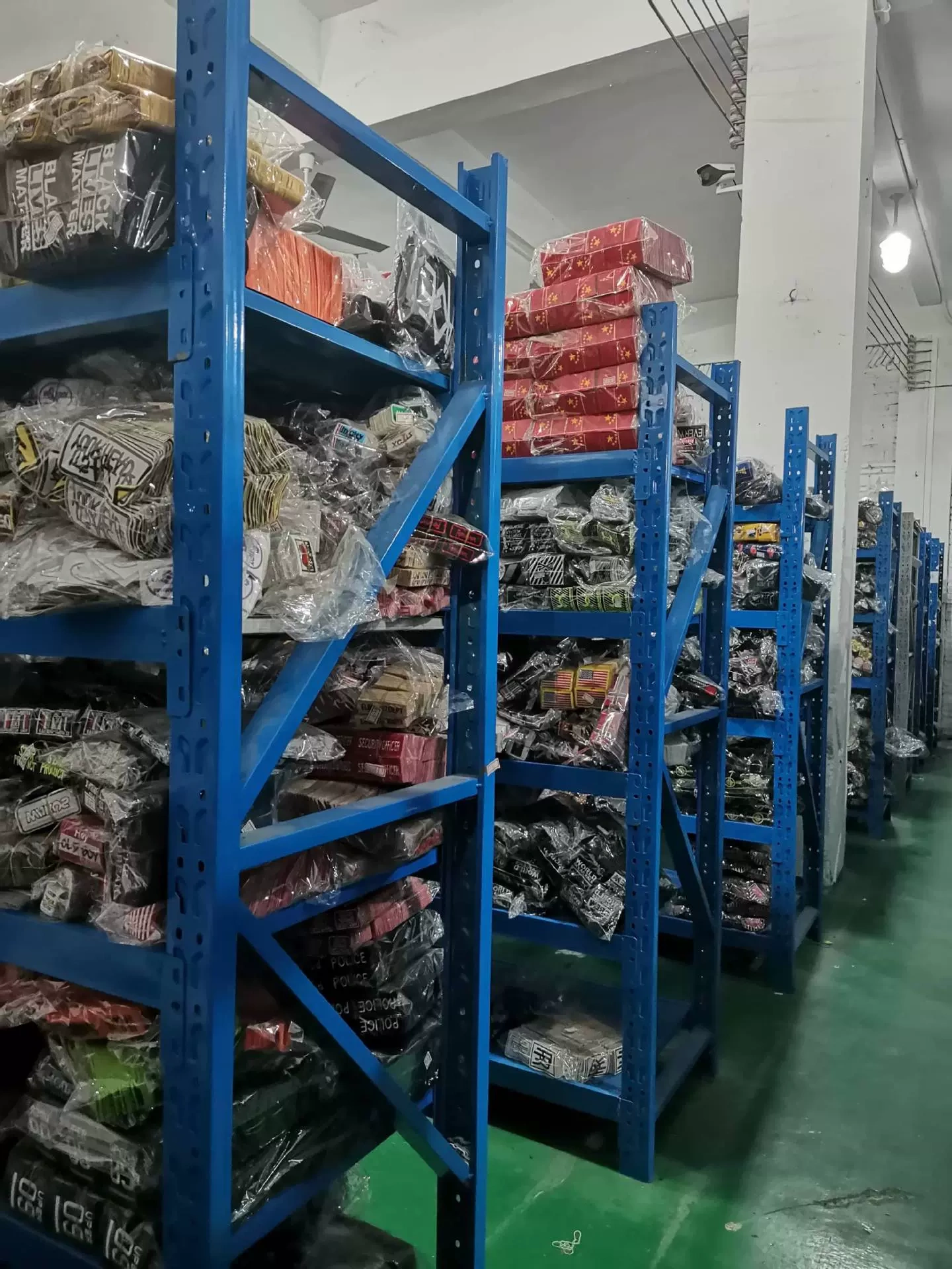 Thành phố Faoshan nổi tiếng về đồ dự trữ quần áo.