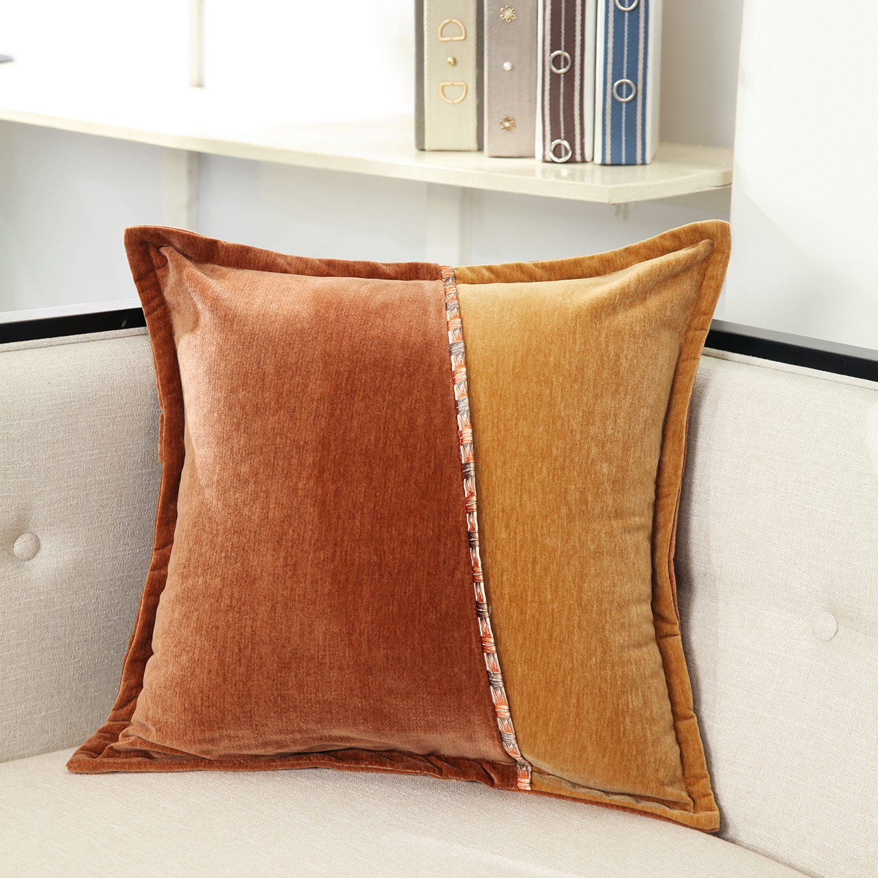 The Amazon cross-border northern luxurious Dutch velvet bed with a snowflake sofa and a pillow with a pillow.