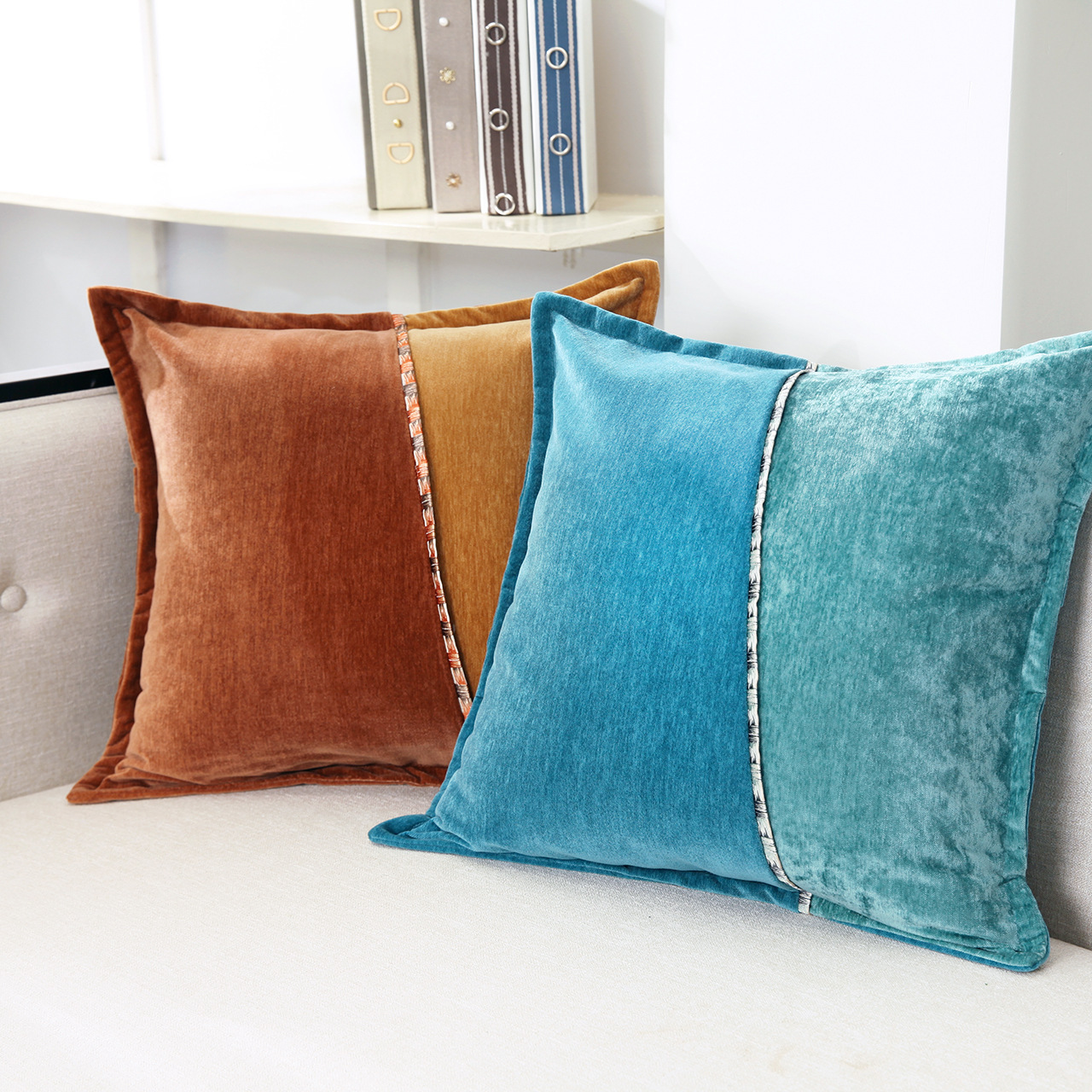 The Amazon cross-border northern luxurious Dutch velvet bed with a snowflake sofa and a pillow with a pillow.