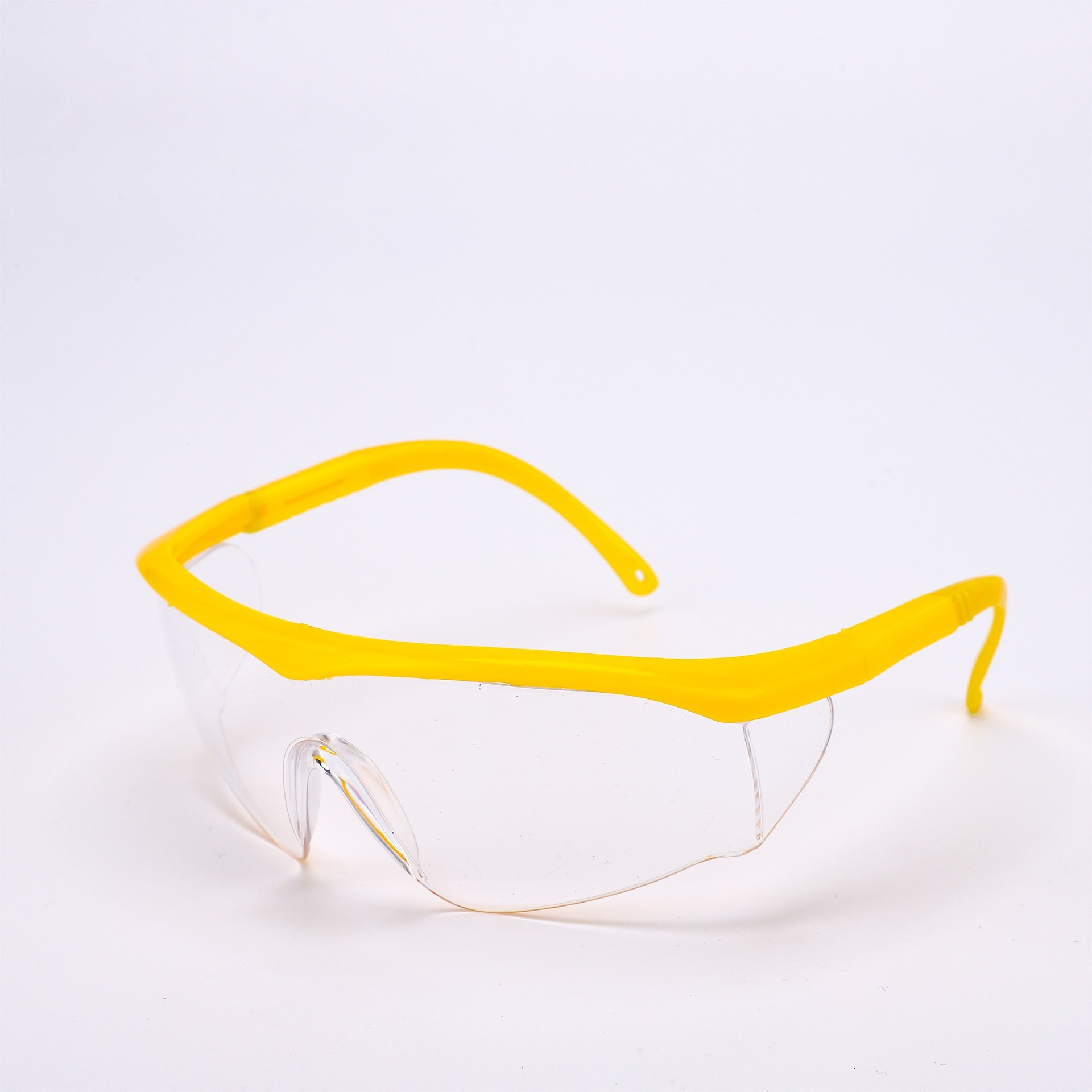 Motion and sand PC goggles for dust protection and impact protection for industrial workers