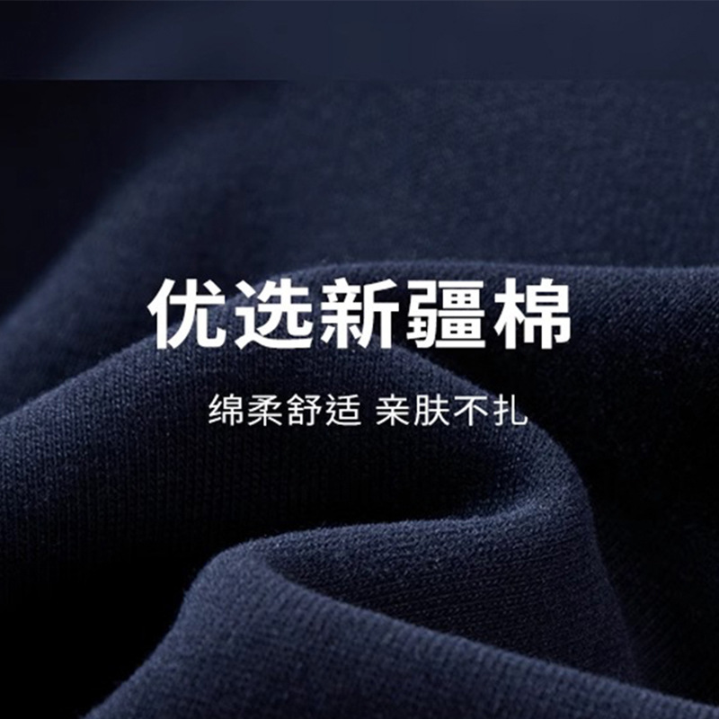 Cô ấy mặc áo khoác bóng chày vào mùa thu và mùa đông.