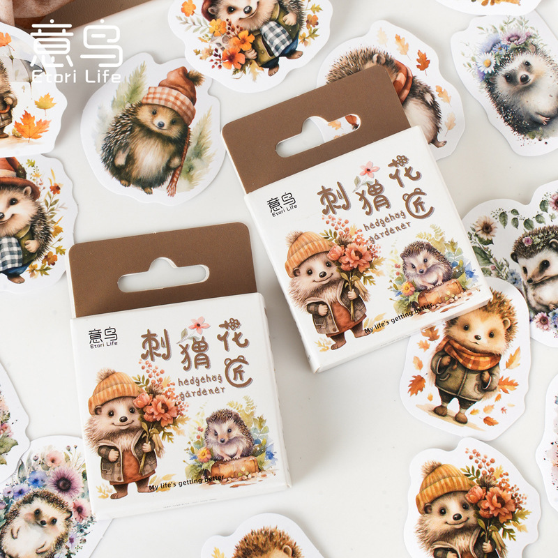 Nó là một chiếc hộp vân vân với những nhãn dán, hàng rào, những nhãn dán tranh hoạt hình dễ thương, 46 mục.