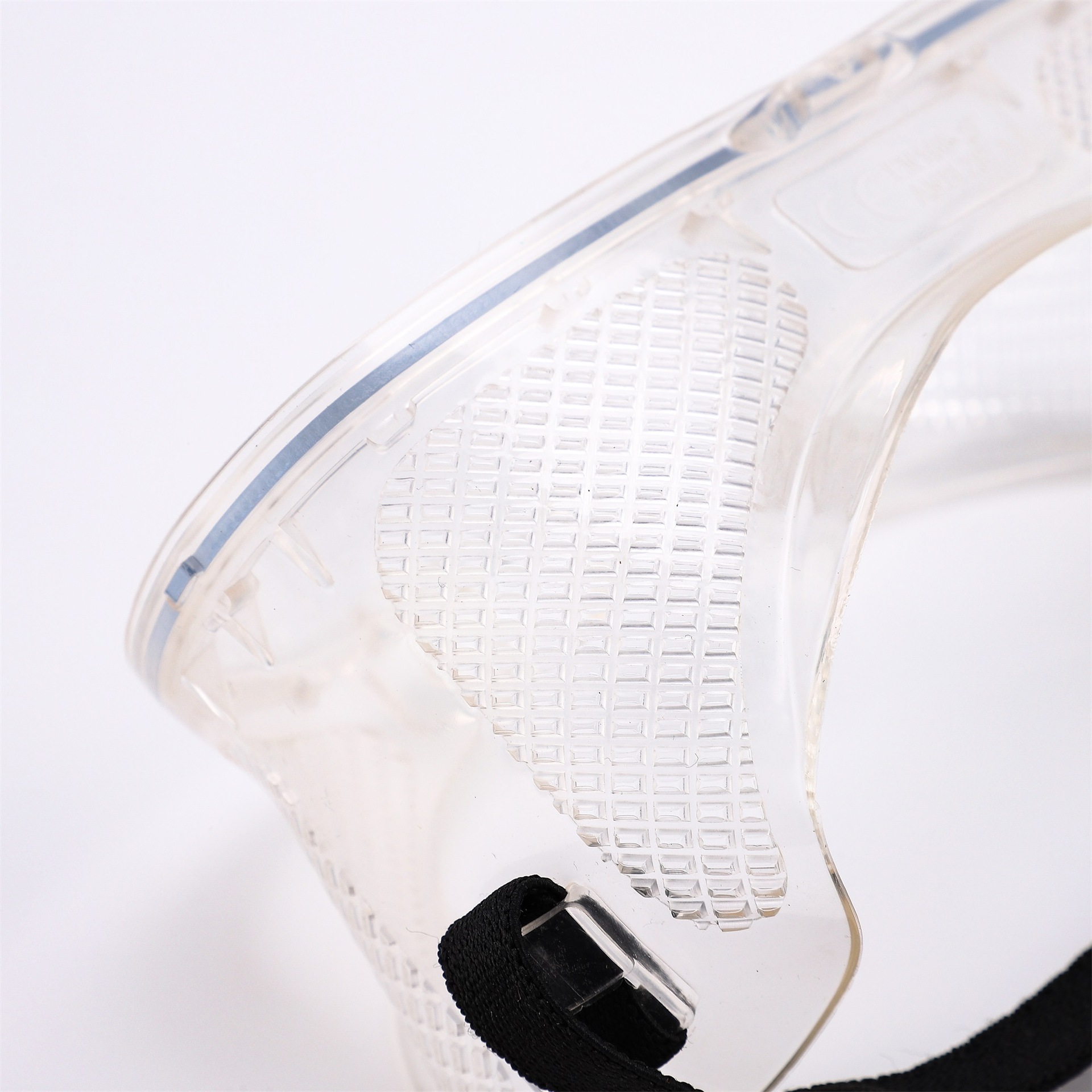 Flying flue sand and dust protection goggles are completely closed, blindfolded, transparent, protective eyeglasses.