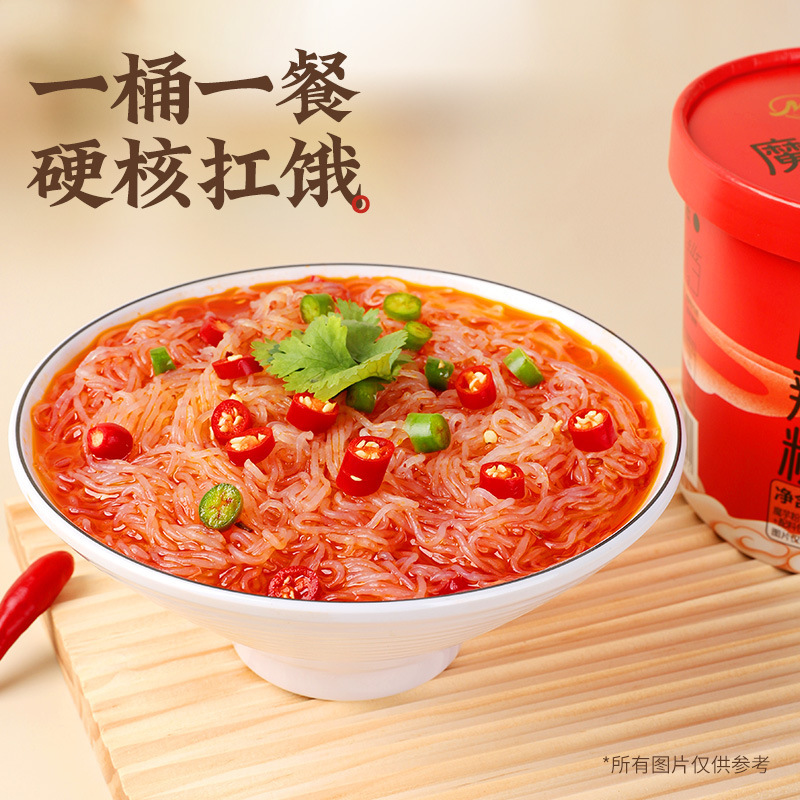 Sichuan pixie-spicy powder mills are distributing sichuan pixie-flavored puffs with low-calorie hot noodles.