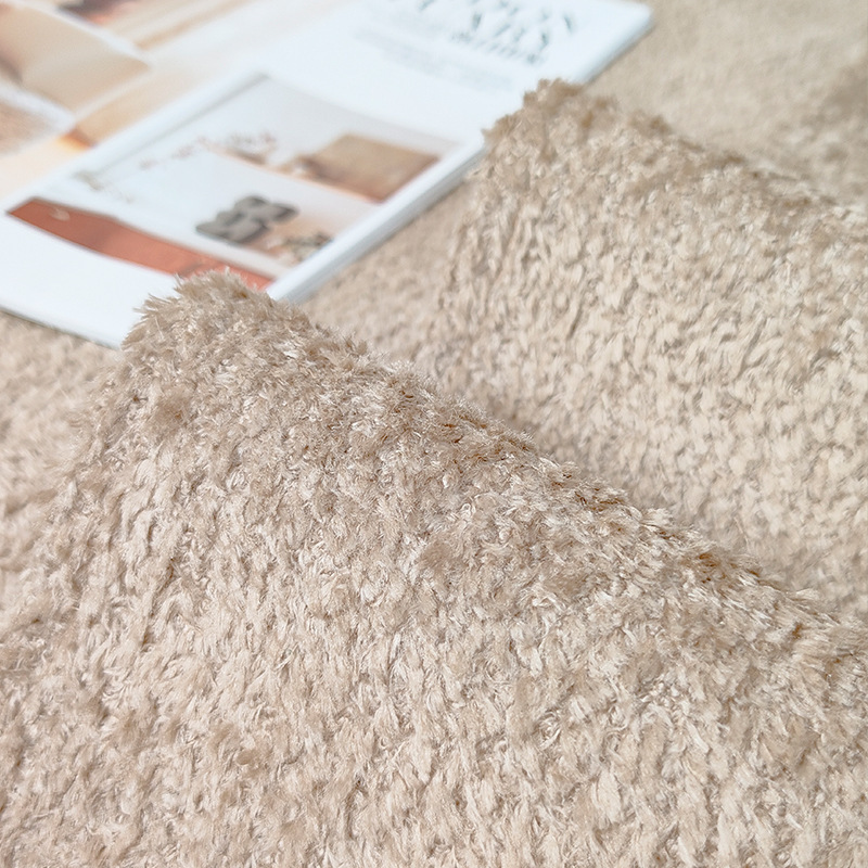 Schinier's thick sofa hood is full of all-powerful four-season U.S.-protected cat grabs a smoother couch cushion.