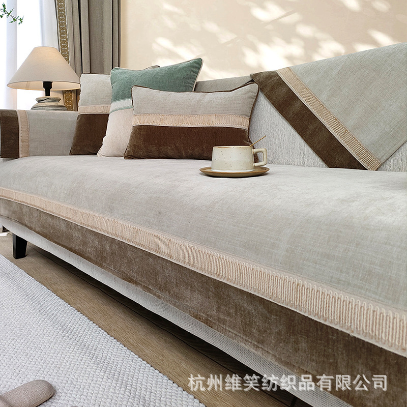 Schinier's summer sofa is about a modern, pure-colour sofa bra with four seasons of generic ski cushions.
