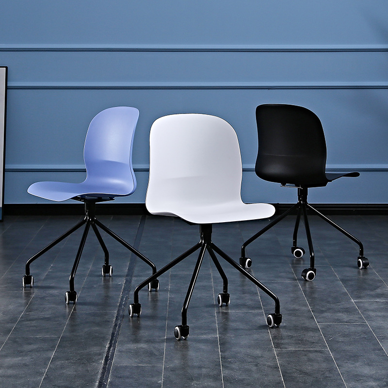 The Nordic chairs are simple, and small-scale creators use iron on back-stool plastic chairs, computer tables and leisure chairs.