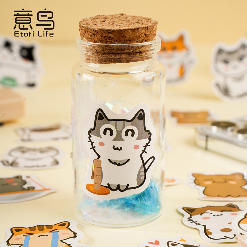 ♪ Một chiếc hộp vân vân có hình dán ♪