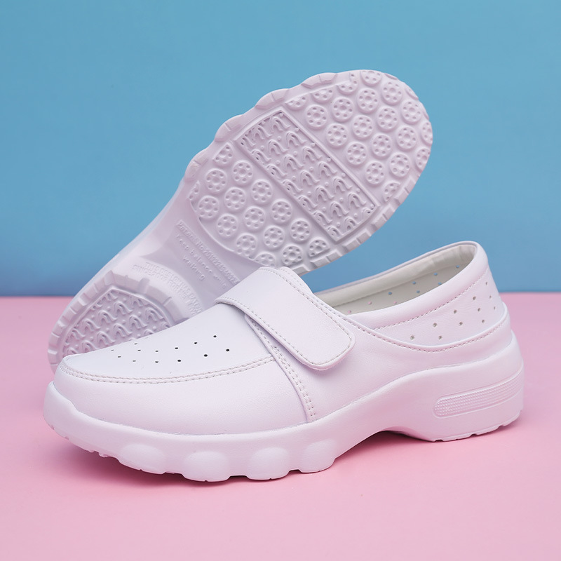 Nurses' shoes are soft under the summer so they'll be comfortable in the air.