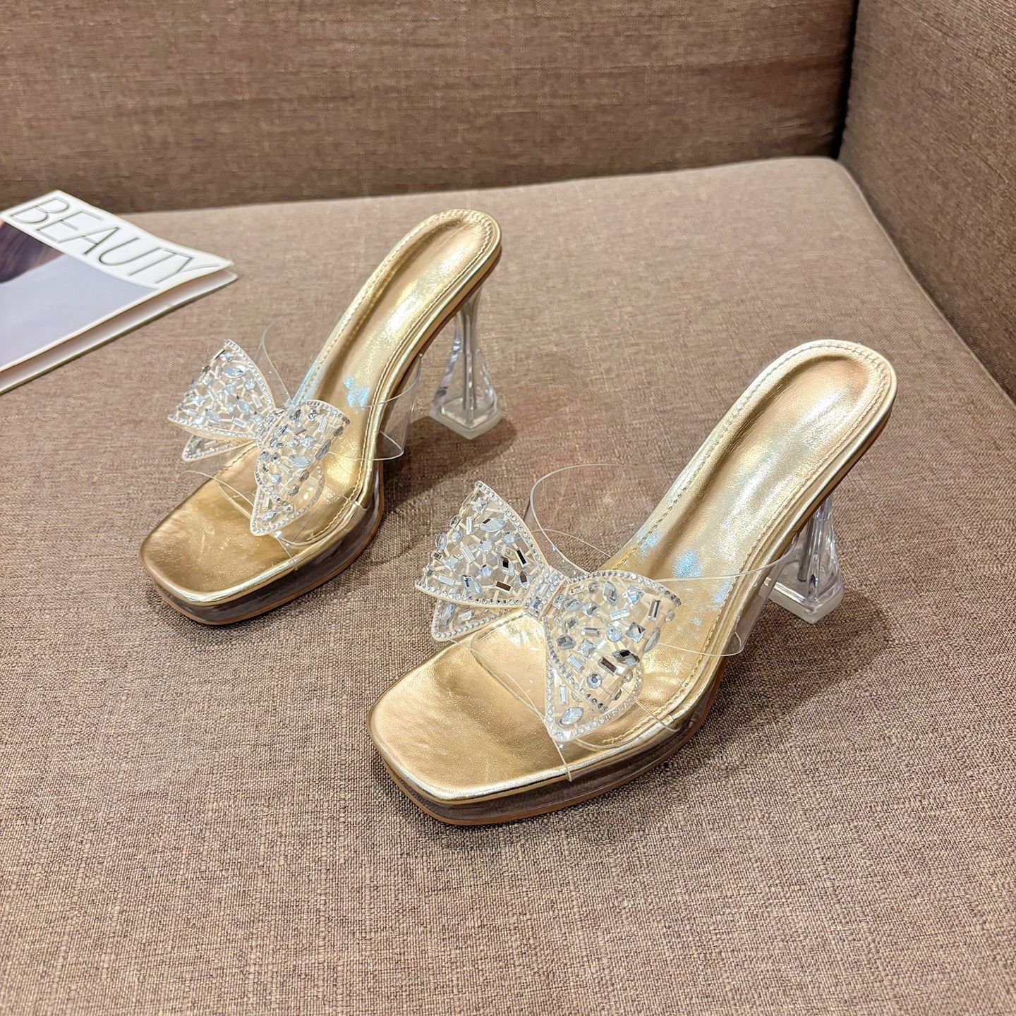 2024, a new Korean-style water-drilling butterflies clinching with a hot, tall, transparent sandal girl.