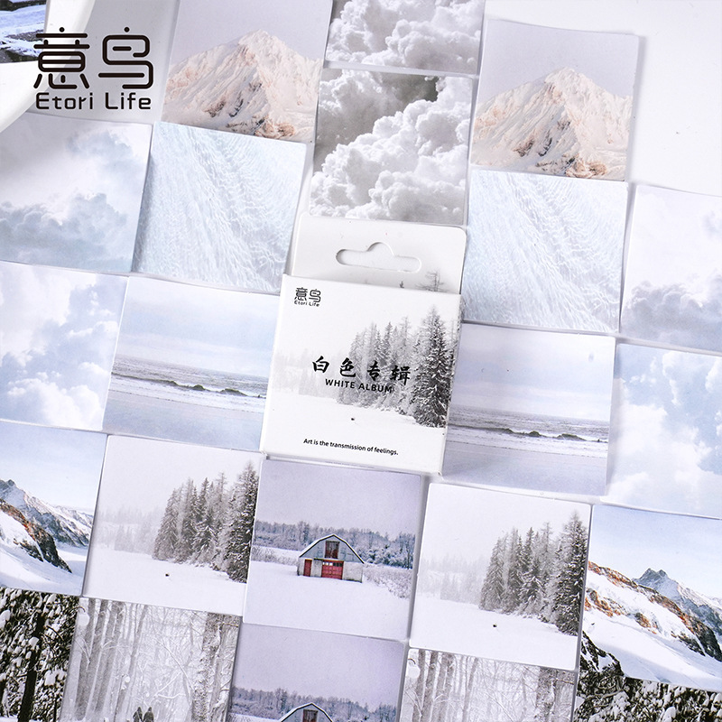 Một con chim, một hộp nhãn, một album trắng, một tài liệu nghệ thuật được trang trí, và một nhãn dán.