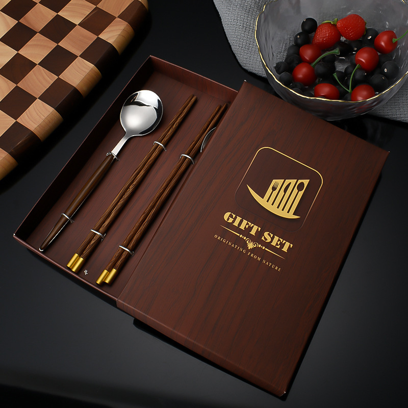 C. S. S. S. S. C. 430 stainless steel chopsticks across the border of Amazon with a Portuguese-colored wood handle.