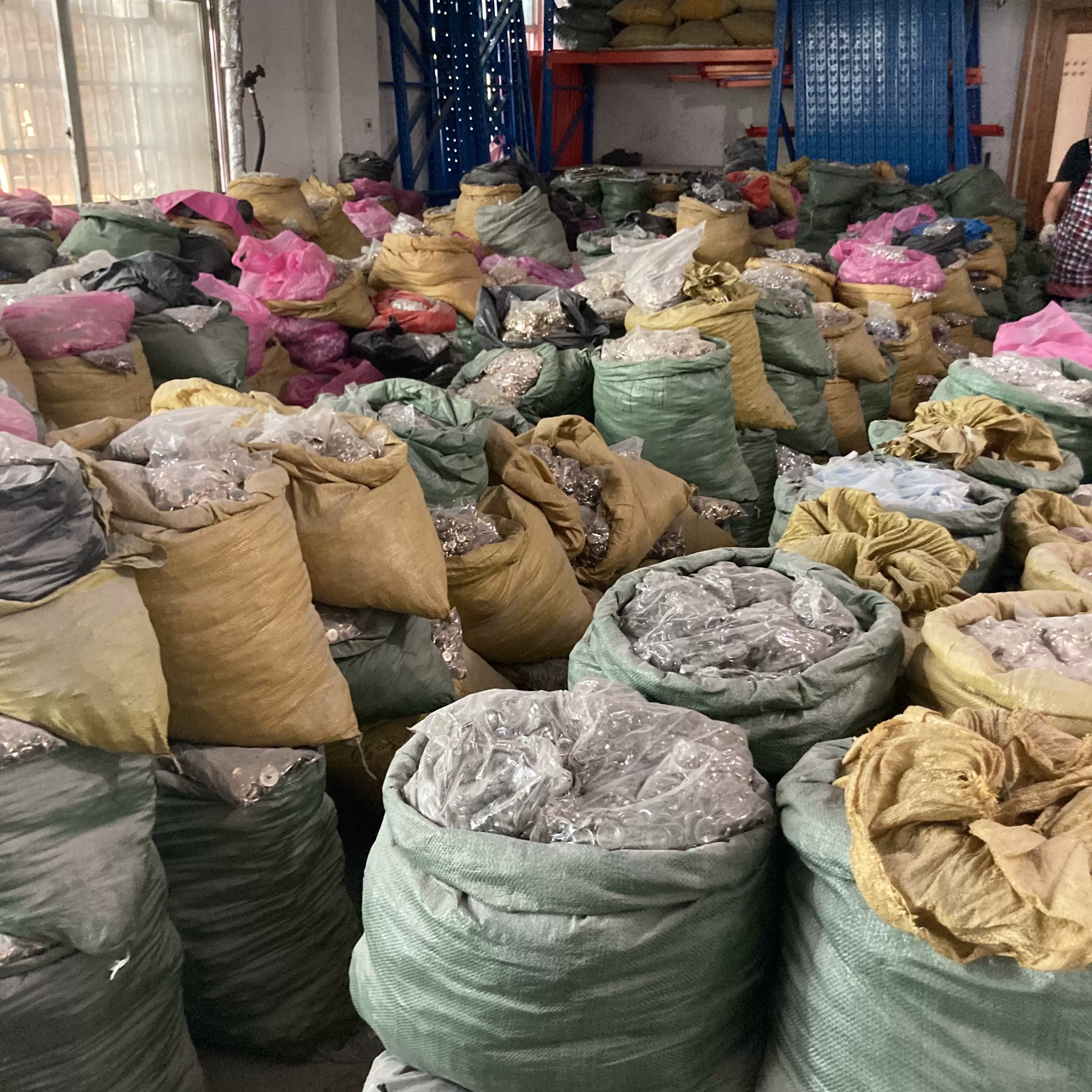 Văn Châu Hoa Cúc, Inc.