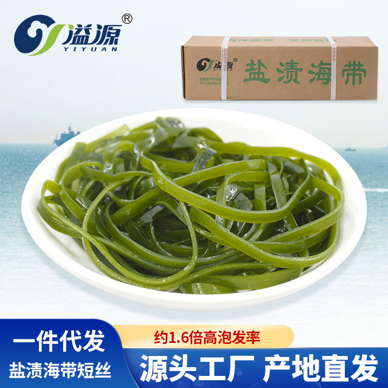Muối muối trộn với 6kg lụa nhỏ và một hộp đầy thức ăn thương mại.