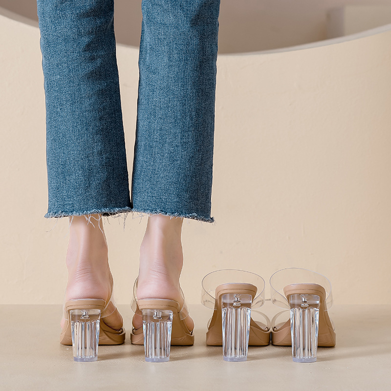 Transparent, high-heel shoe girl with a new summer coarse and waterproof table with high-heel slipper crystals and rough-heel sandal girl.