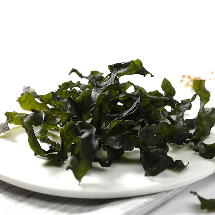 Rải với những mảnh khô khô của 500g chảo lửa tươi, những quảng cáo tự chế cho việc sản xuất các ngụm thức ăn.