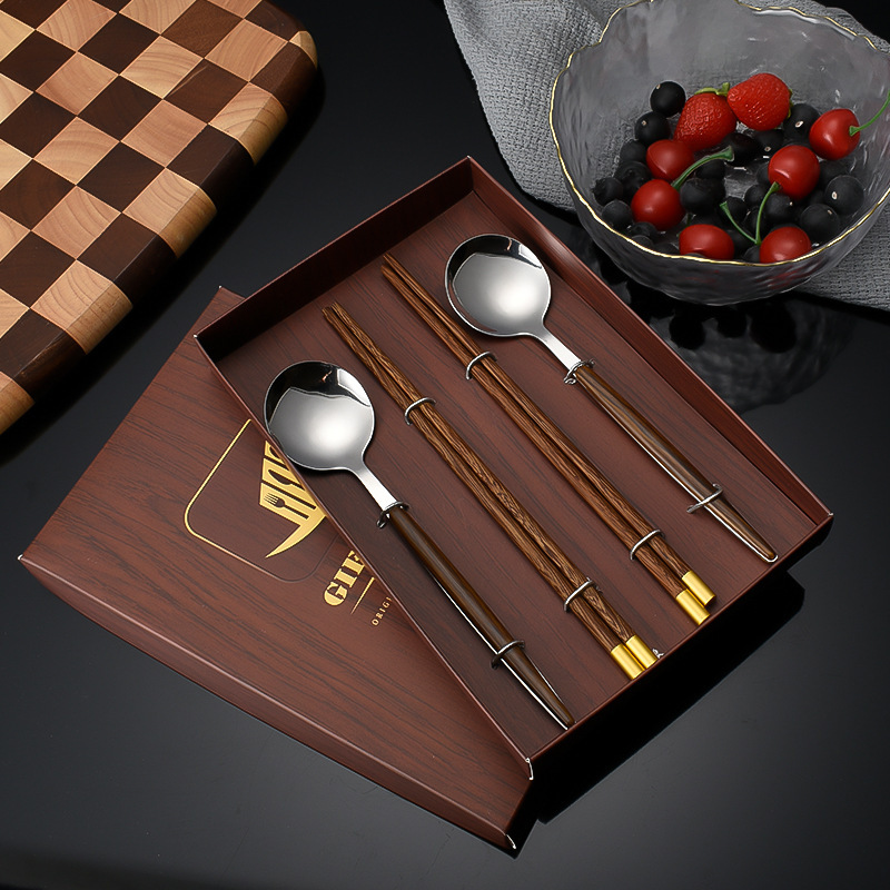 C. S. S. S. S. C. 430 stainless steel chopsticks across the border of Amazon with a Portuguese-colored wood handle.