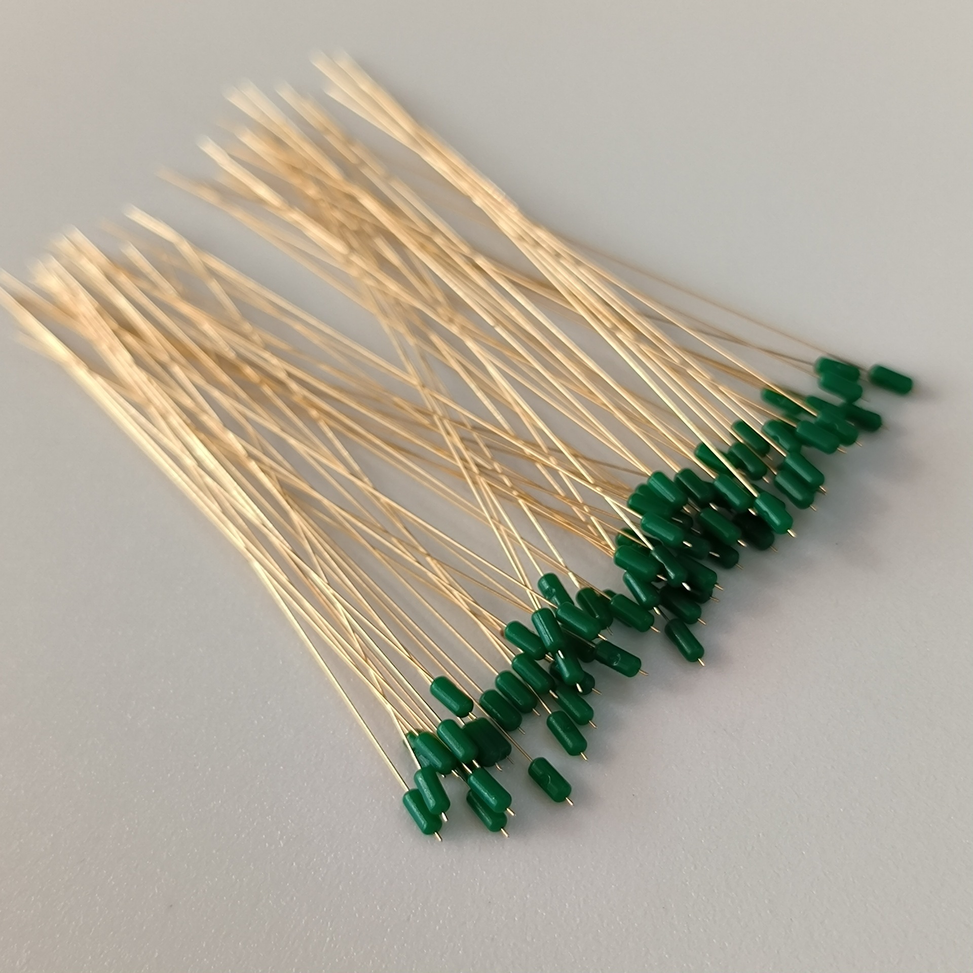 Customized probes, LM probes, test the insulation of colored gel particles at 90 degrees and four times the gold plating.