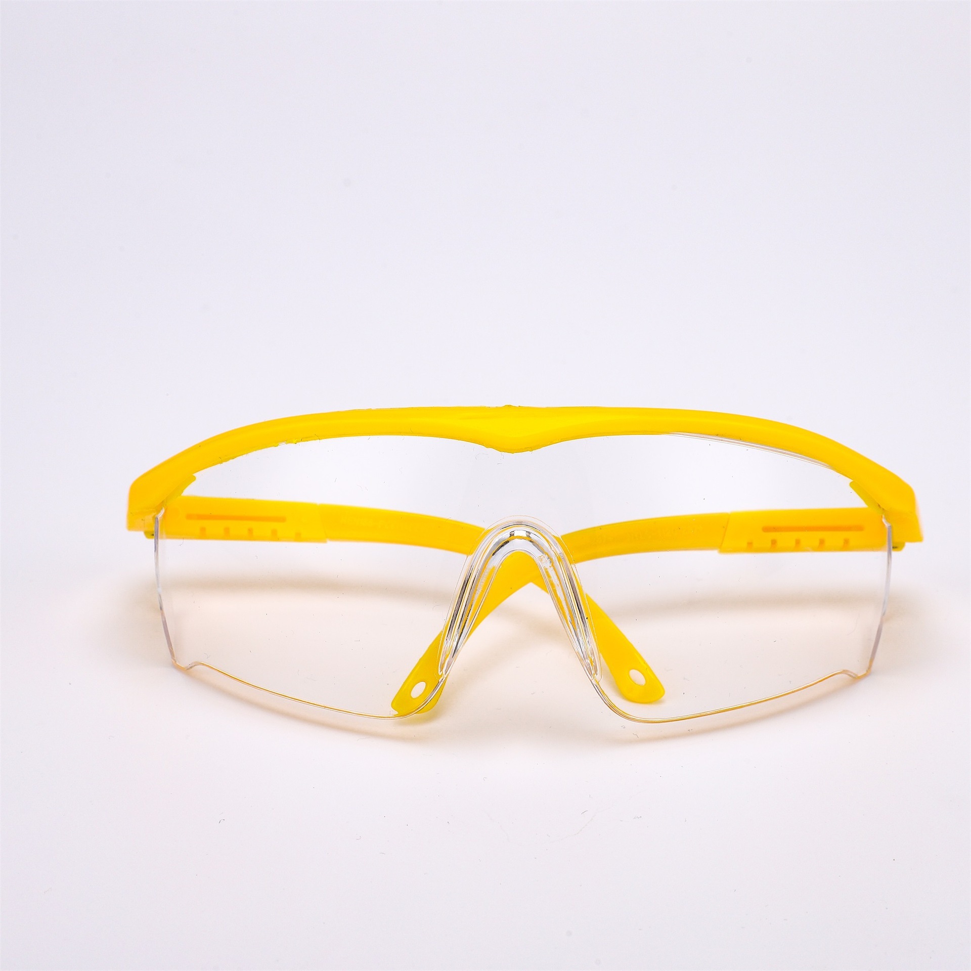 Motion and sand PC goggles for dust protection and impact protection for industrial workers