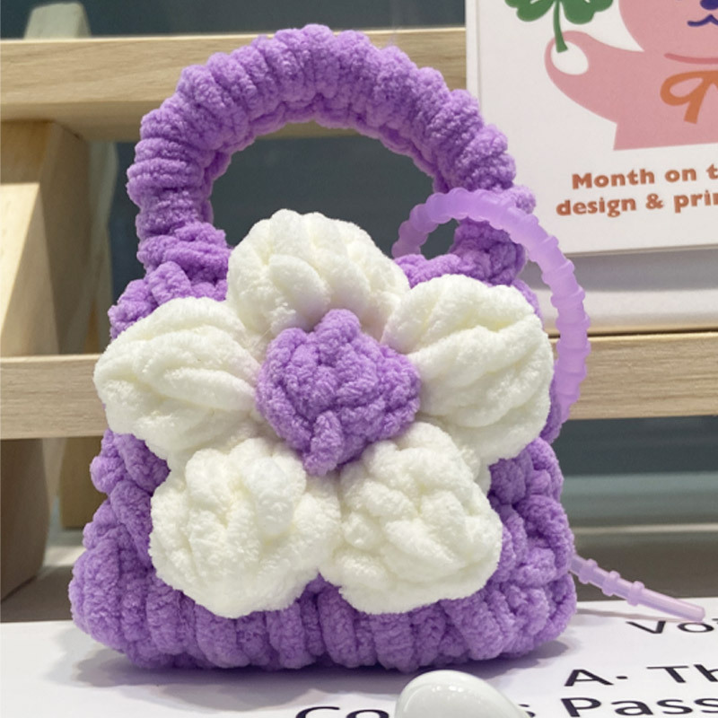 Original hand-made woven flower earpiece little key button attachment, creative Zero Wallet wrap.