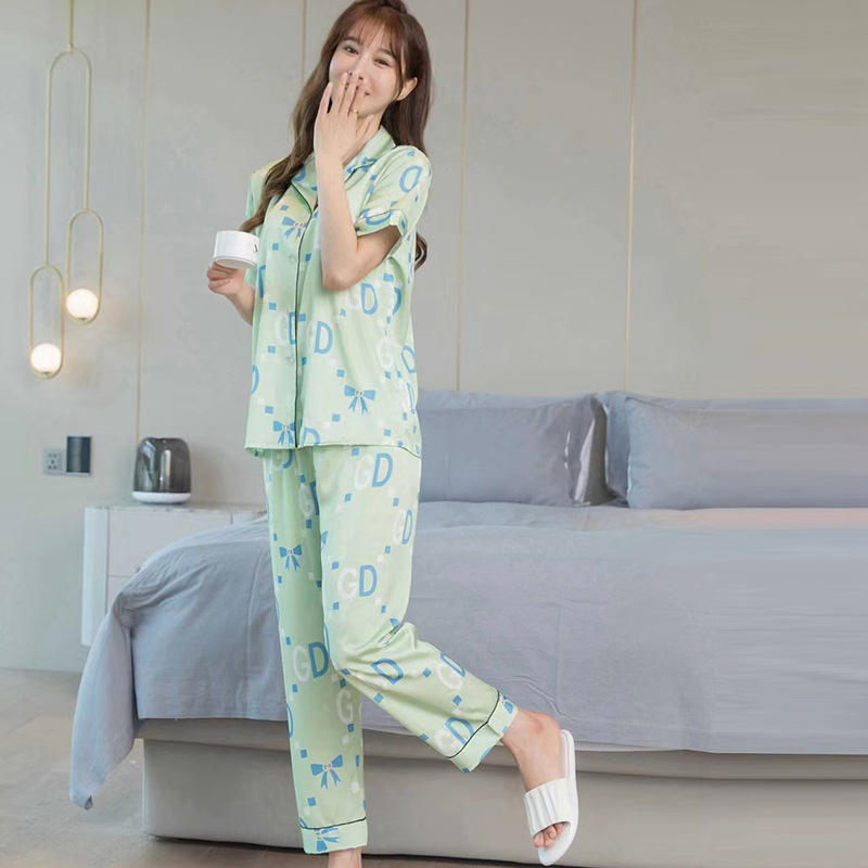 Màu đỏ tươi, ngắn ngủi, rực rỡ mùa xuân.