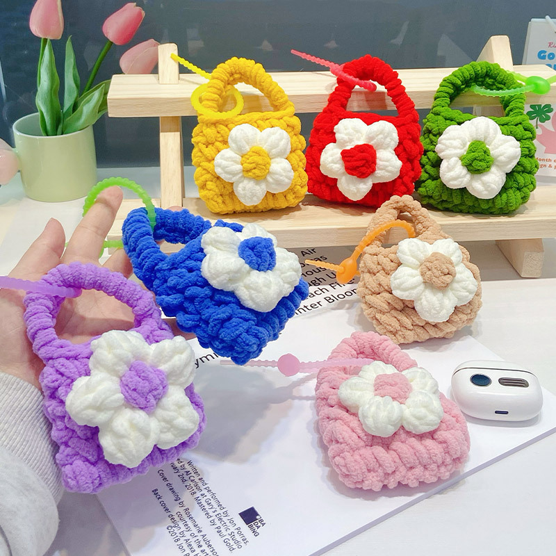 Original hand-made woven flower earpiece little key button attachment, creative Zero Wallet wrap.