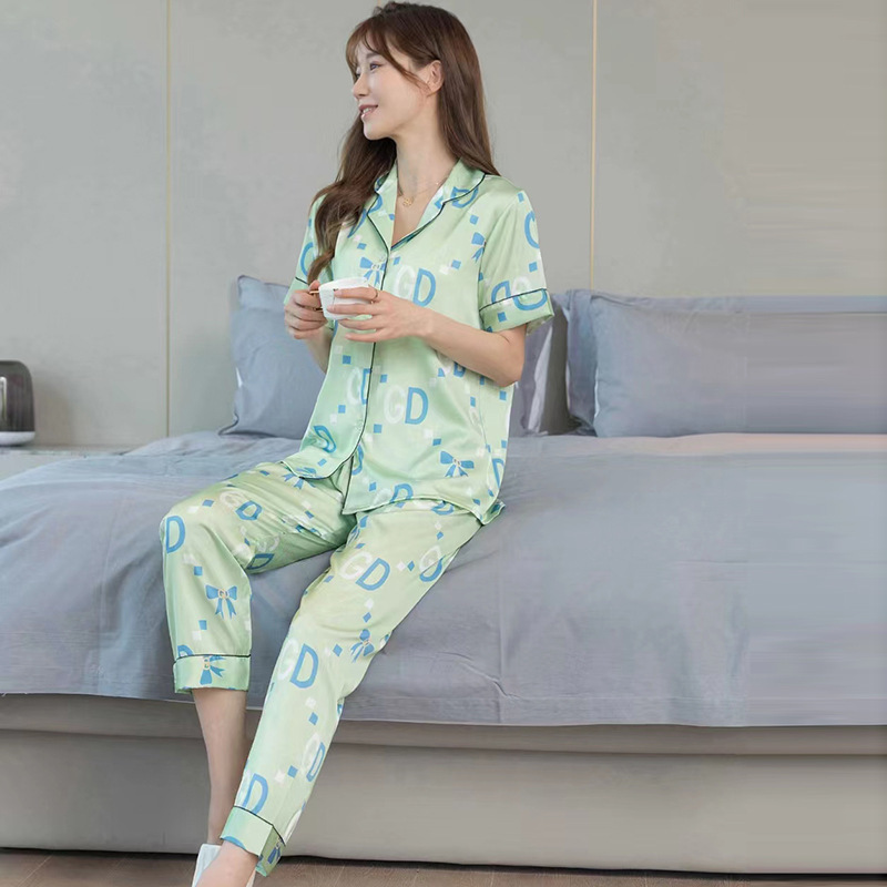 Màu đỏ tươi, ngắn ngủi, rực rỡ mùa xuân.