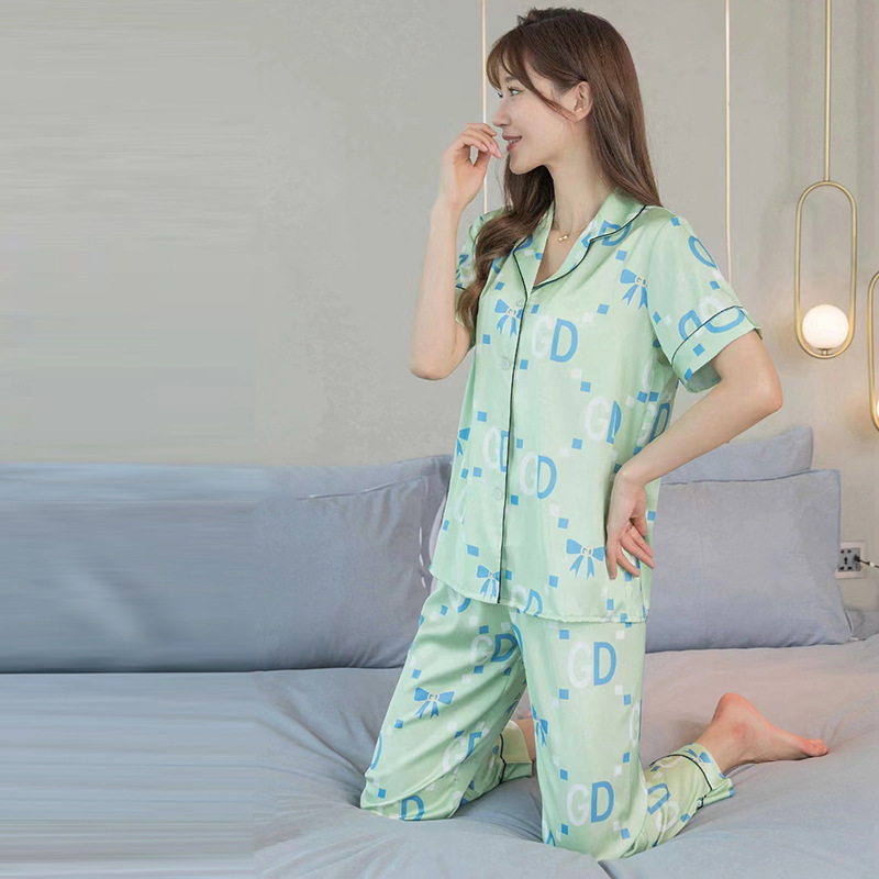 Màu đỏ tươi, ngắn ngủi, rực rỡ mùa xuân.