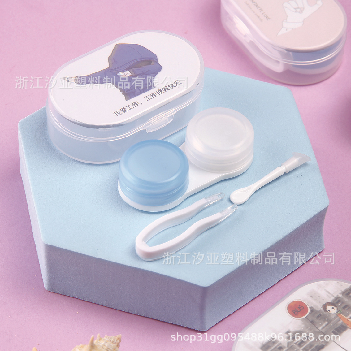 A coloured contact lens box with a transparent cartoon box pattern allows for blue and white bins of plastic mirrors.