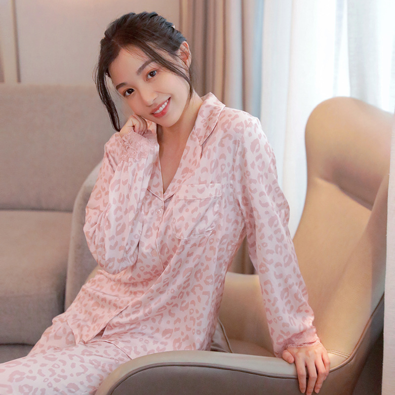 Mùa xuân và mùa thu trôi chảy báo báo Mỹ da màu vải lụa với bộ đồ mùa hè của cô gái băng mỏng