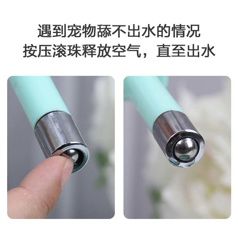 Con mèo hút thức ăn của thú cưng dán nhãn cho chó uống dán nhãn với hàng rào treo