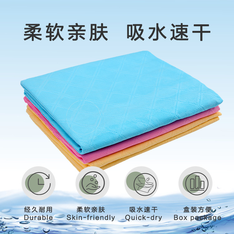 Những con thú nuôi hút nước khăn tắm, trống lớn với những con chó to lớn và khăn tắm mèo, khăn tắm hươu, thú nuôi.