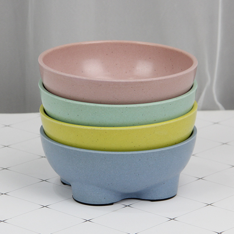 Boo là một cái bát chứa chất beige, bát mèo, bát mèo, bát mèo.