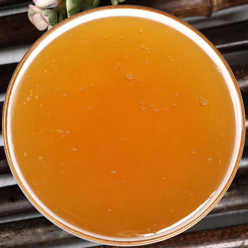 Một chai dầu và mật hoa 500g và một muỗng đầy mật ong.