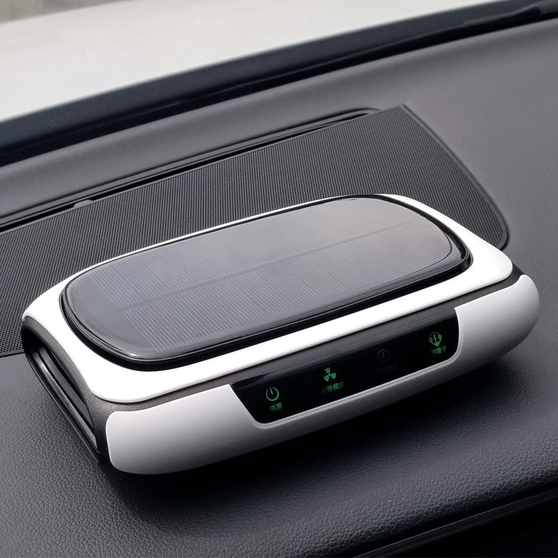 Một chiếc xe mới với một chiếc xe hơi năng lượng mặt trời với máy lọc khí mới có mùi bạch kim và vân vân.