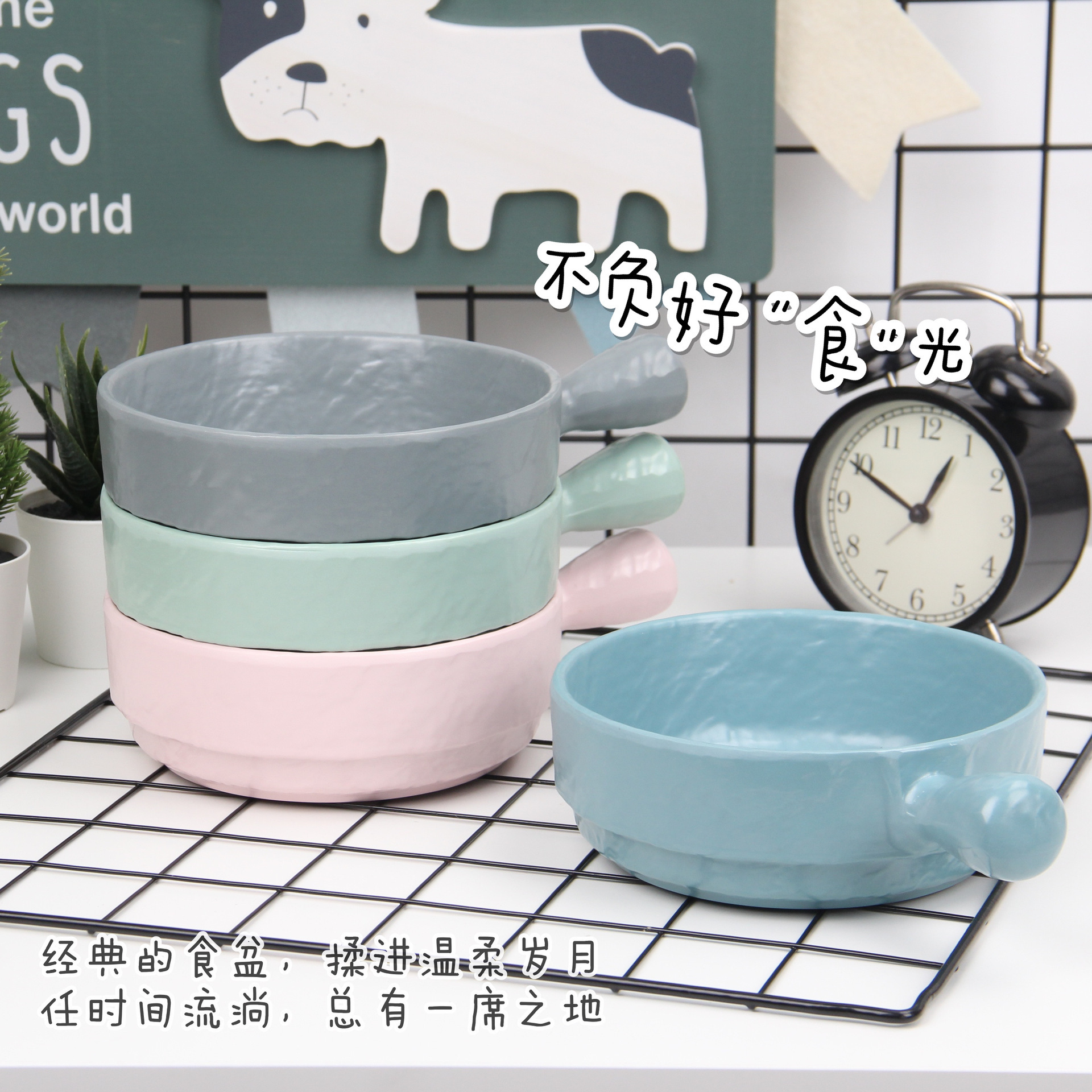 Những cái tô iNS cho chó với chảo và chảo.