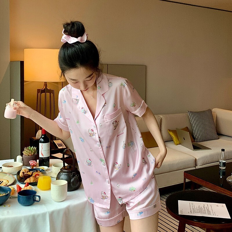 "Tạp chí Sách Đỏ nhỏ của Kate đề nghị một cô gái ngủ đông với một chiếc váy đẹp, nóng bỏng."