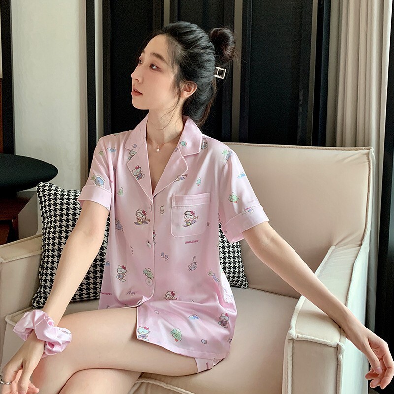 "Tạp chí Sách Đỏ nhỏ của Kate đề nghị một cô gái ngủ đông với một chiếc váy đẹp, nóng bỏng."
