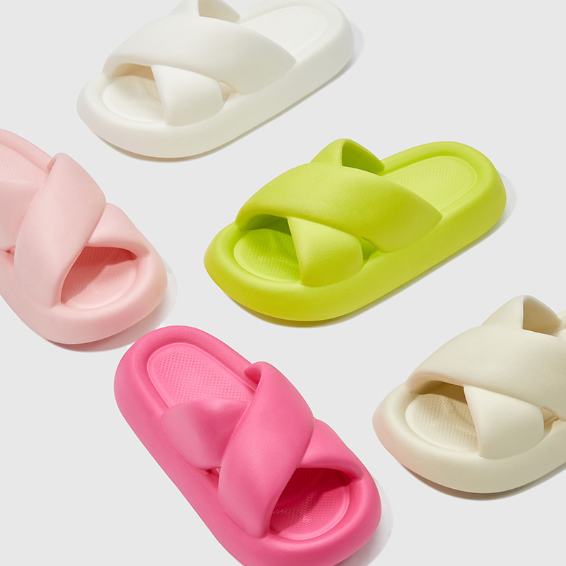 2023 new fragrances cross-shoes outside the summer with thick bottoms on the shit-proof home slippers.