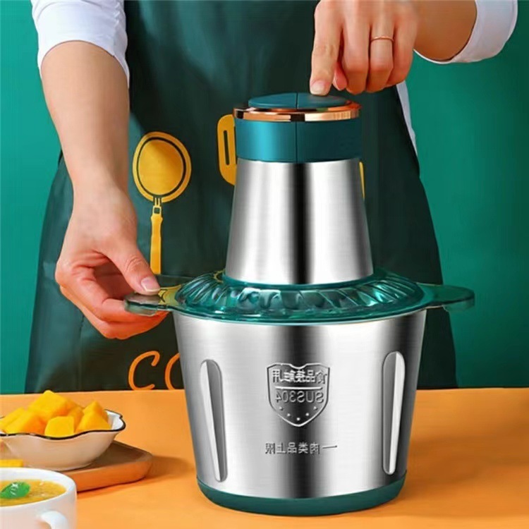 Đầu bếp đầy thịt xay tự động.