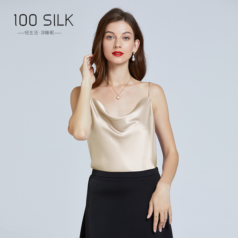 Một bộ đồ 100 vòng với thiết kế quay xoáy.
