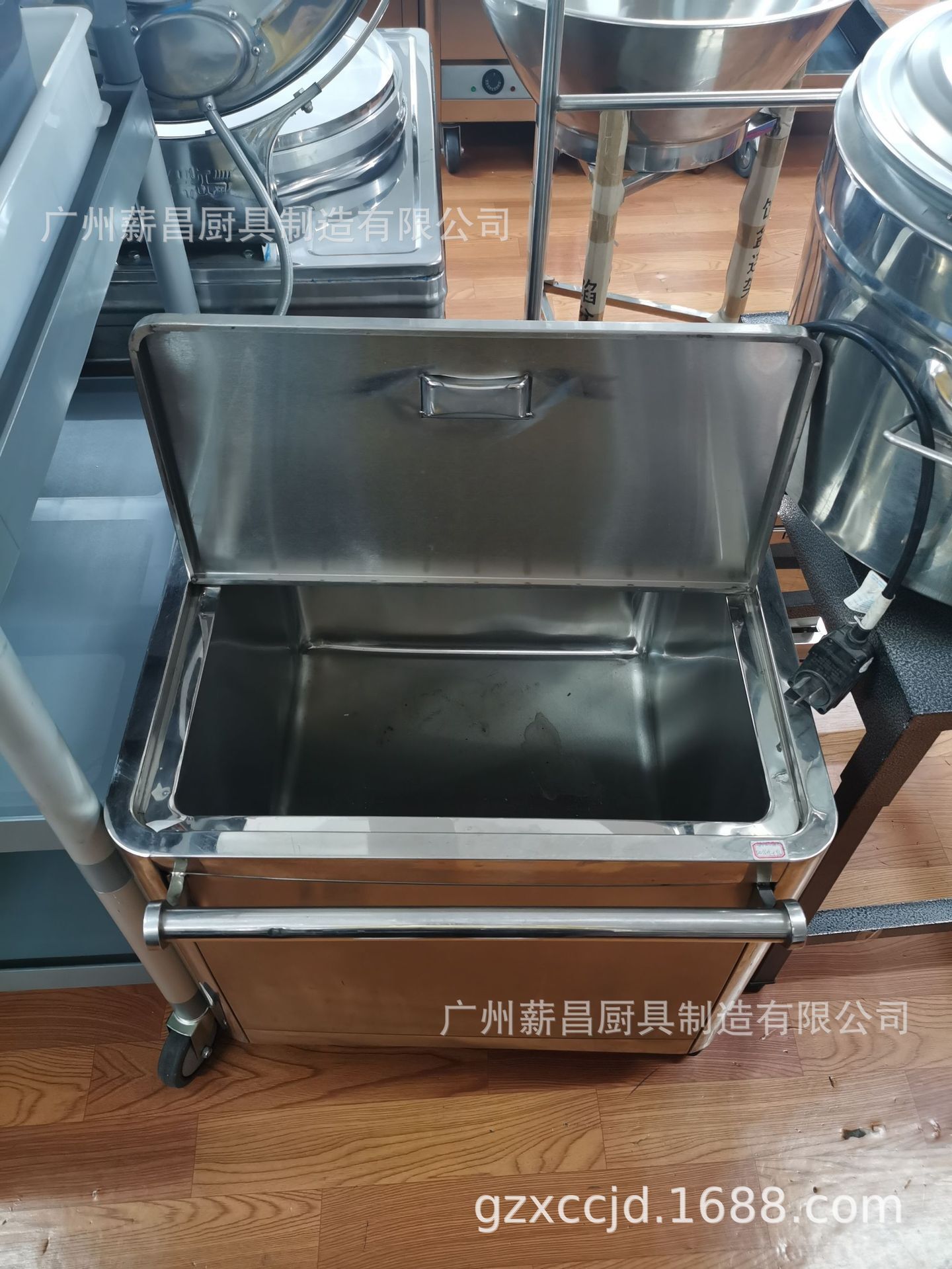 Trực tiếp bán xe tải bột không rỉ thép 50KG cho bột đường bốn bánh xe trong khách sạn nhà bếp