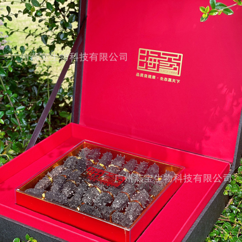 Một hộp dưa chuột khô 7-8 năm với một người máy đại diện.