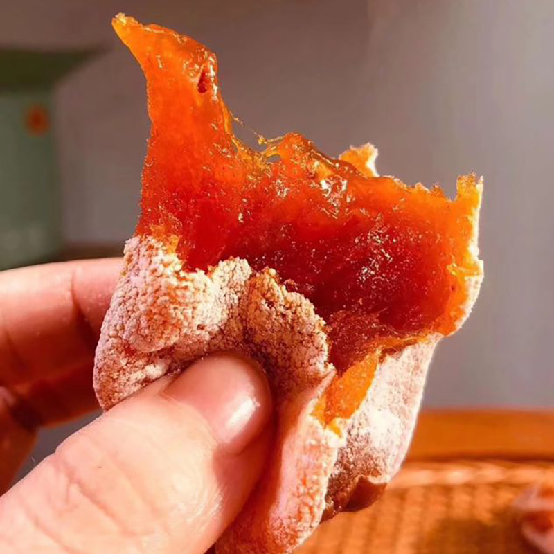 새로운 토마토 케이크, 부드러운 토마토 케이크, 신선한 서리, 농부의 토마토 pretzels에서 잘라.