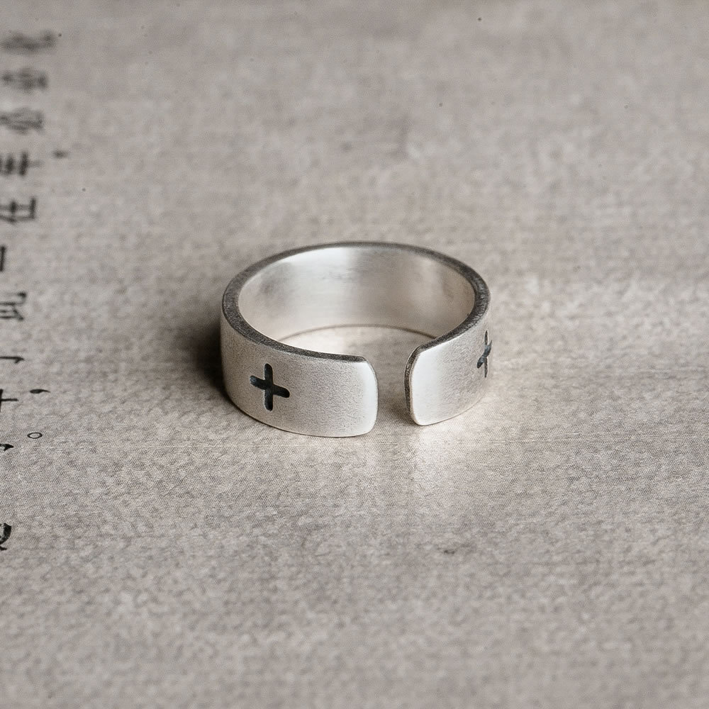 DarkDream wholesales s925 pure silver cross rings, retrospects for old punk jewelry.