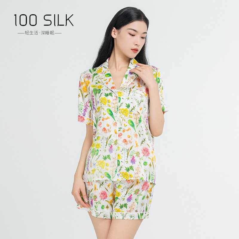 Sắp xếp chéo bộ đồ lụa mới 19m hoạt động bằng kỹ thuật số.