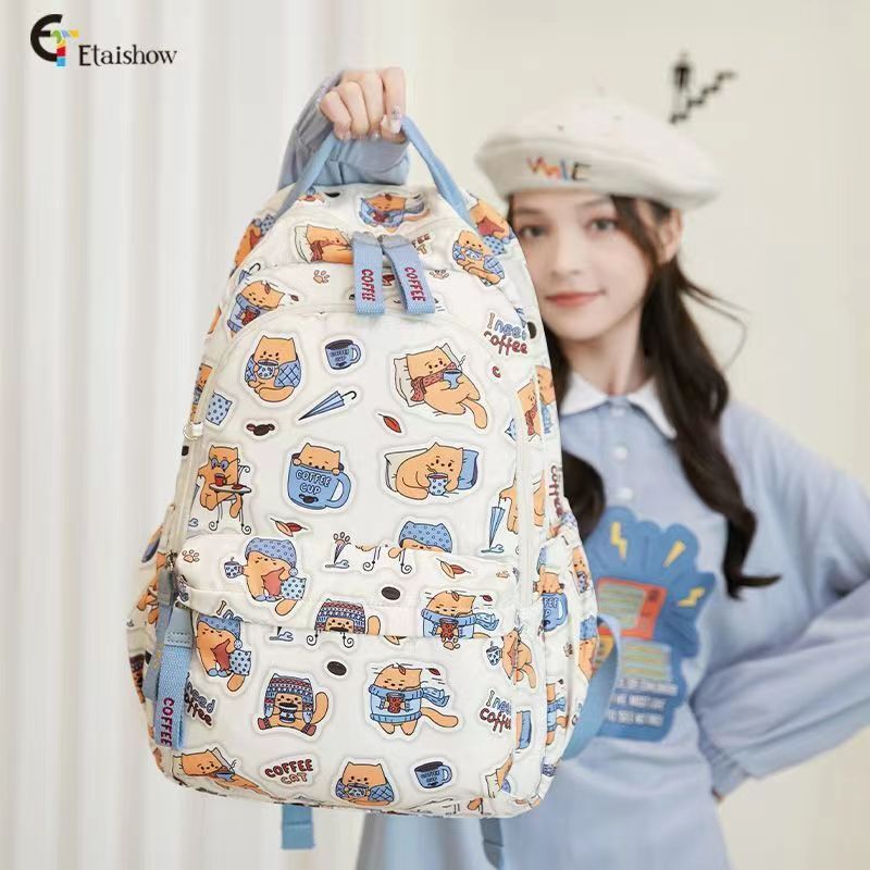 Cái túi mới cho nữ sinh ở trường thời trang Hàn Quốc.