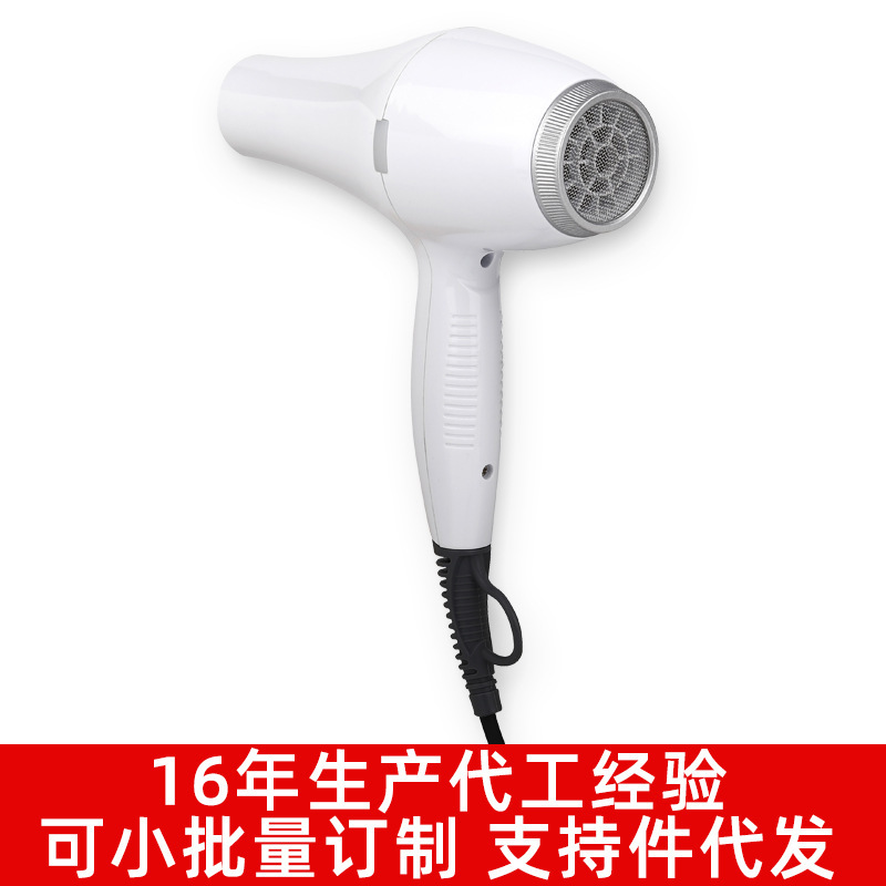 Toàn bộ những thợ làm tóc tự làm ở nhà với một máy thổi gió lạnh, nóng và nóng.