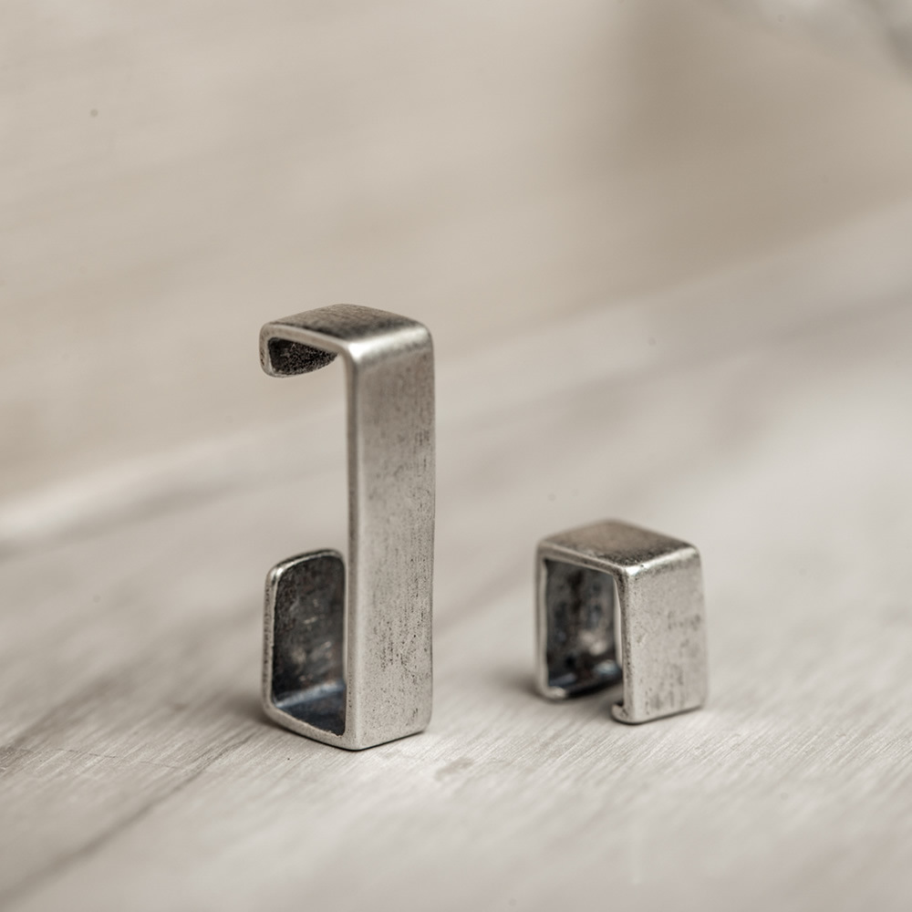 925, pure silver and extravagant rectangular earbone.