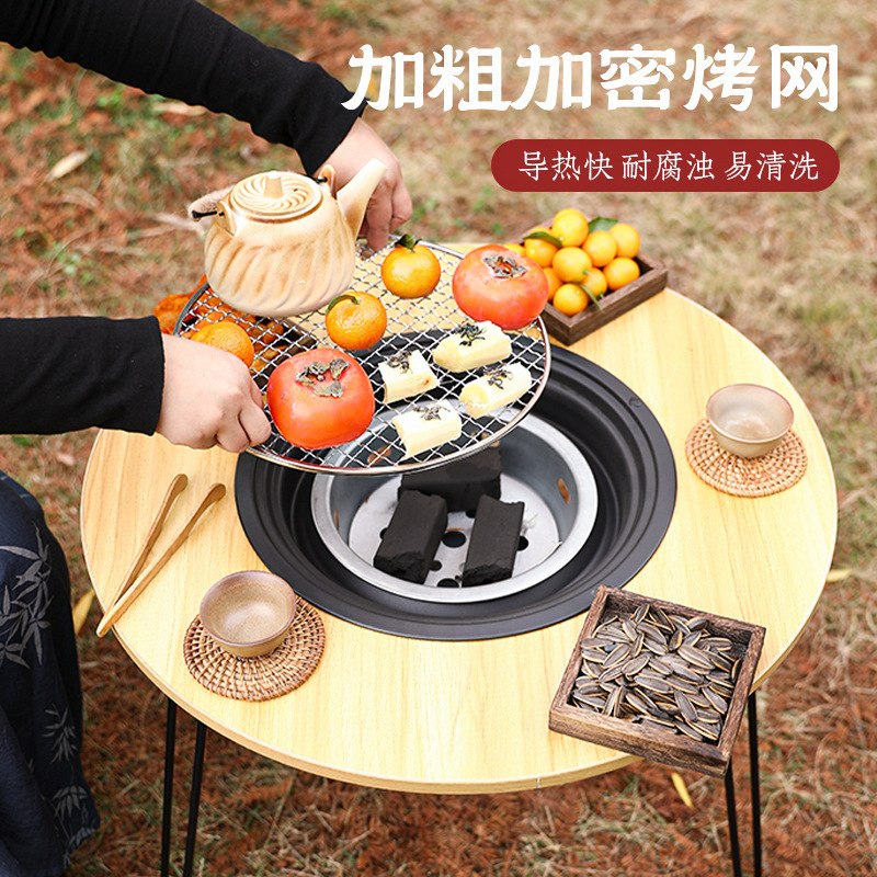 Trong các lò sưởi ngoài trời nơi nấu trà, các lò nướng bàn cắm trại sử dụng lò nướng xếp nhiều mục đích để sưởi ấm.